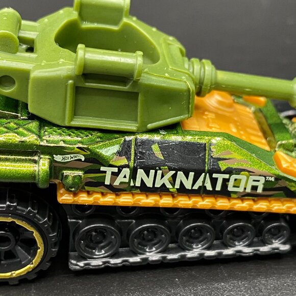 Hot Wheels Daredevils Tanknator 1:64 Diecast Multicolor Camo DHP21 - Picture 9 of 13